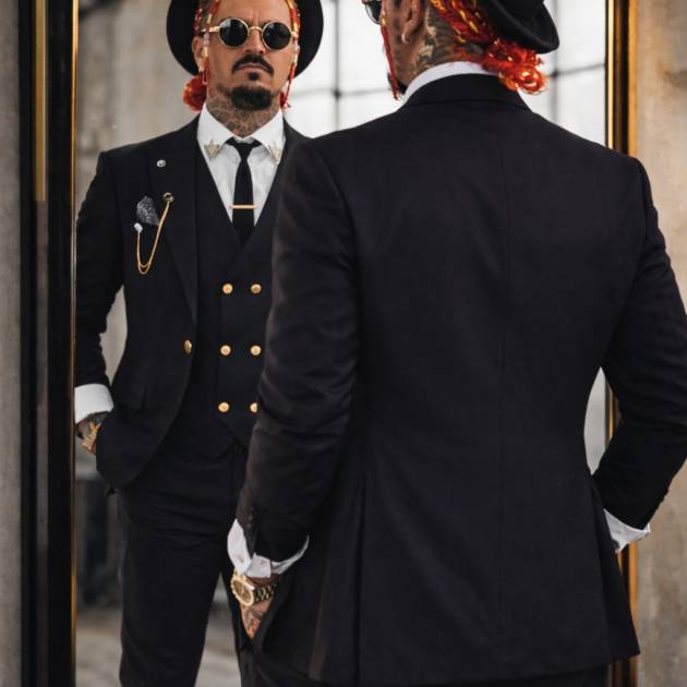 Fato preto com colete