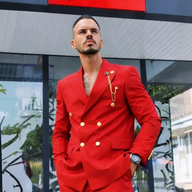 Fato trespasse vermelho